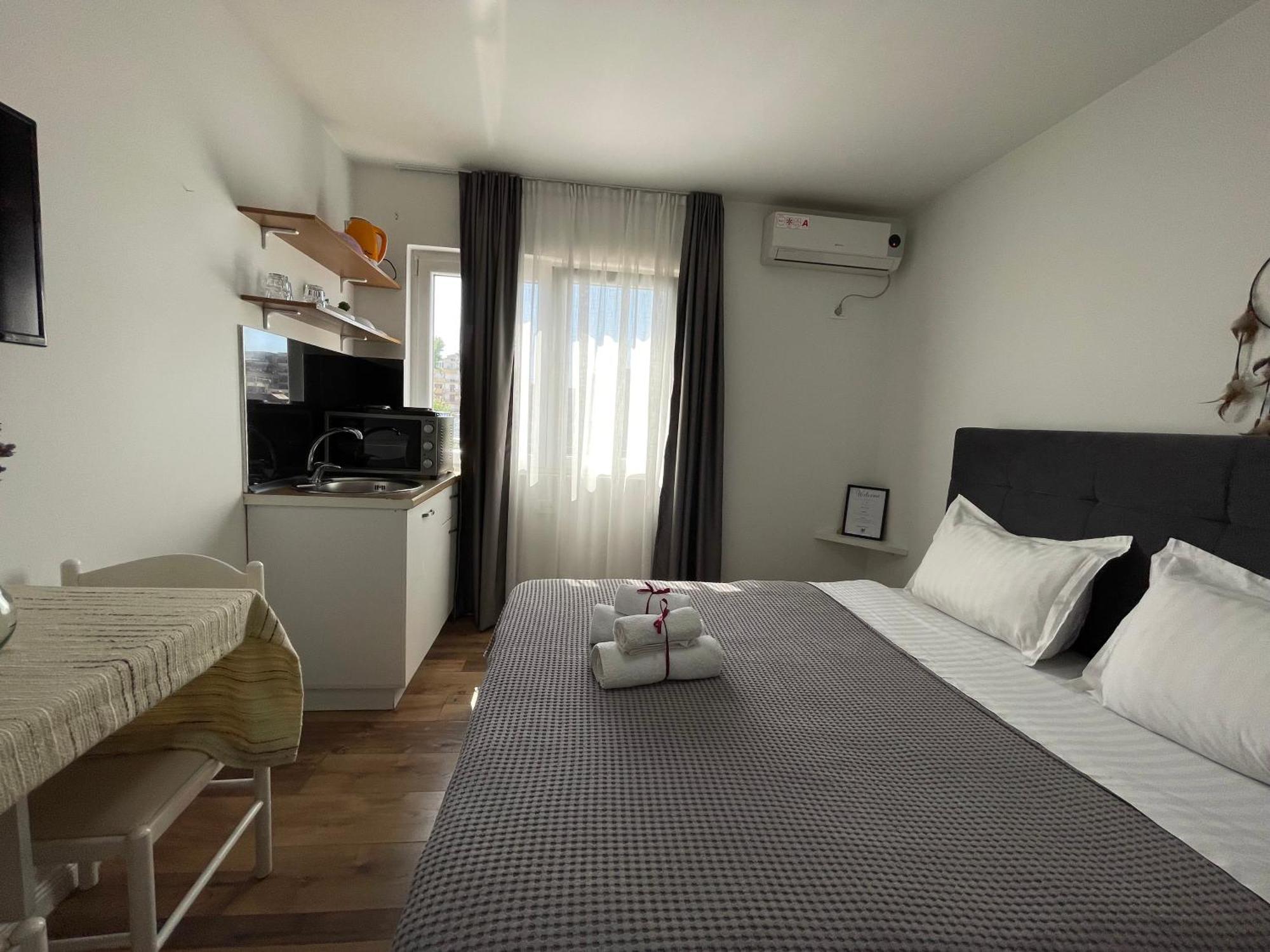 Central Studio Apartments Tiranë Bilik gambar